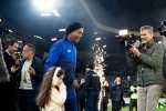 foto: Libertatea | Ronaldinho a petrecut pan? la 5.00 intr-un club de noapte ?i a intarziat la meciul de gal? cu legendele Elve?iei: ?i (…)