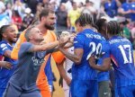 foto: GSP | Versiunea lui Luis Enrique dup? ce i-a b?gat mana in gat adversarului: Am vrut s?-i despart pe juc?tori. Uita?i-v? (…)