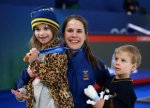 Aurul olimpic cucerit pe ghea?? ?i oferit copiilor: 