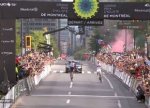 foto: GSP | Unul dintre momentele anului in sportul mondial » Gestul superb al lui Tadej Pogacar, sc?pat cu ?oseaua goal? spre (…)
