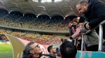 foto: Fanatik | Eugen Neagoe, dialog incins cu un suporter dup? FCSB - Petrolul: Le-a?i spus juc?torilor s? stea doar pe jos. Video
