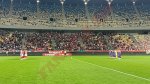foto: Fanatik | Imagini emo?ionante pe Arena Na?ional? la 10 ani de la tragedia de la Colectiv! Banner cu mesaj dur al galeriei lui (…)