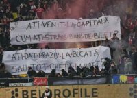 Duelul galeriilor in Dinamo - Craiova » Mesaje ironice afi?ate de suporteri: 