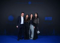 Apari?ie rar? » Cristian Chivu, al?turi de so?ie ?i cele dou? fiice la petrecerea de Cr?ciun a Interului