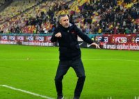 Ce nu s-a v?zut la TV: MM Stoica s-a desc?tu?at in fa?a Peluzei Nord