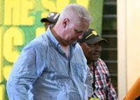 Incident la finalul meciului echipei lui Lauren?iu Reghecampf » Directorul sportiv a fost agresat de fani