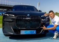 Kylian Mbappe a ob?inut carnetul de ?ofer, dar nu in Madrid! Ce ma?in? a postat pe re?elele de socializare