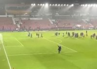 Gesturile f?cute de Daniel Pancu pe gazon, imediat dup? ce ?i-a 