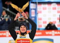 Premier? pentru dublul campion mondial: s-a impus in Turneul celor Patru Trambuline la 10 ani dup? fratele s?u