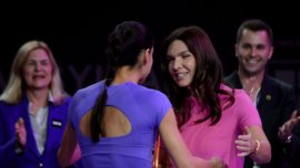 Cum a reac?ionat Sorana Cîrstea dup? ce a primit trofeul de la Simona Halep la Transylvania Open