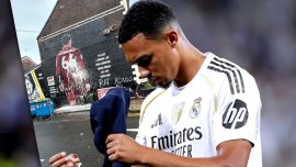 Fanii lui Liverpool nu uit? ?i nu iart?! Primire de co?mar pentru Alexander-Arnold la revenirea în ora?ul natal (…)