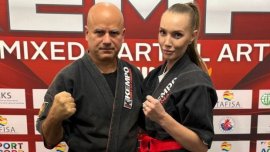 Fosta mare handbalist? Ana Maria T?n?sie î?i testeaz? for?a ?i determinarea într-un sport de contact