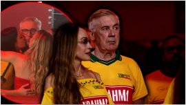 Carlo Ancelotti a fost s?rutat de trei femei în acela?i timp, chiar sub ochii so?iei sale! Imagini fabuloase cu&nbsp;(…)