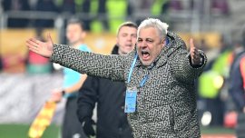 Marius ?umudic? s-a enervat pe arbitri dup? Al Okhdood – Al Riyadh 2-2. „Nu în?eleg”! Românul a exclus un juc?tor&nbsp;(…)