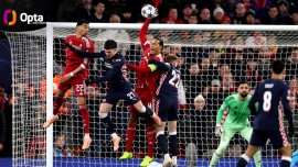 ?icanat de Dennis Man, Virgil van Dijk s-a f?cut de râs în Liverpool – PSV ?i a stabilit un record nedorit. Foto