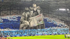 Scenografie de excep?ie la Marseille – Liverpool. Trupa Beatles ?i-a f?cut apari?ia în tribune. „Istoria se repet?”.&nbsp;(…)