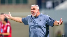 Sus?inere masiv? pentru Cosmin Ol?roiu dup? ratarea calific?rii la Cupa Mondial?. Ce scrie presa din Emirate