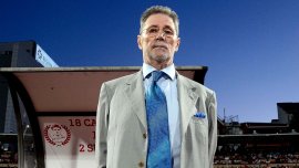 Detalii de ultim? or? despre starea de s?n?tate a lui Cornel Dinu. Legenda lui Dinamo se lupt? cu boala secolului 21