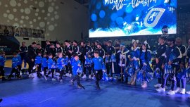 Show „alb-albastru“ cu Mo? Cr?ciun în B?nie! Universitatea Craiova a umplut Sala Polivalent? cu magie, emo?ii ?i (…)