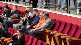 Întâlnire de gradul zero în Sala Polivalent? din Bucure?ti! Prezen?? rar? a miliardarului din umbr?, care a salvat&nbsp;(…)