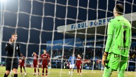 Dezastru pentru Rapid. Iliev l-a înlocuit pe Aioani ?i câteva minute mai târziu a f?cut penalty. Alibec a&nbsp;(…)