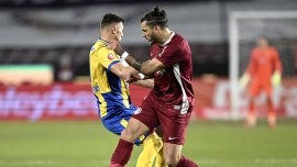 CFR Cluj a cerut penalty în meciul cu Petrolul! Faza controversat?, analizat? minute bune la VAR. Video