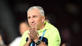 Dan Petrescu a pus mâna pe telefon ?i l-a sunat pe antrenorul din SuperLiga: „I-am cerut un sfat”