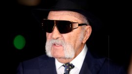 L-a costat aproape 3 milioane de euro, dar l-a catalogat „obscen”. Ce cadou ?i-a f?cut Ion ?iriac de Cr?ciun. Foto