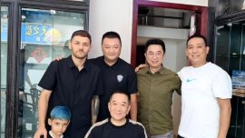 Fotbalistul român „adorat” de chinezi! Gestul uluitor al asiaticilor pentru a-?i ar?ta aprecierea. Foto