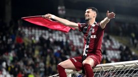 Surpriz? de propor?ii pentru Meriton Korenica! Cine a venit s?-l vad? la meciul cu Rapid: „E prima dat?”. Video