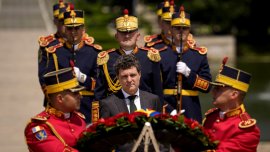 Flori pentru Nicu?or Dan, la orice or? din zi ?i din noapte. Cine sunt florarii de la Palatul Cotroceni ?i câ?i bani&nbsp;(…)