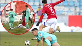 O nou? decizie controversat? arunc? în aer lupta la play-off în SuperLiga dup? O?elul – UTA 2-2. Explica?ia lui&nbsp;(…)