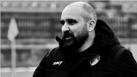 Sârbii sunt în stare de ?oc! Antrenorul a murit la doar 44 de ani, dup? ce i s-a f?cut r?u în timpul meciului