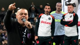Suporterii FCSB fac scut în jurul lui Elias Charalambous ?i Mihai Pintilii: „Nu ne dorim o schimbare!”. Rug?minte (…)
