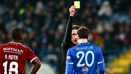 Szabolcs Kovacs a întrerupt Farul – Rapid în minutul 90 din cauza scand?rilor rasiste! Fanii giule?teni, injurii la&nbsp;(…)