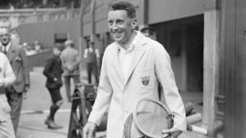 Tenismenul care a supravie?uit scufund?rii Titanicului a sc?pat de amputare ?i a cucerit un Grand Slam câteva luni (…)