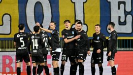 Ap?i pentru AEK! Doi titulari ai Universit??ii Craiova au revenit pentru meciul decisiv din Grecia. Exclusiv