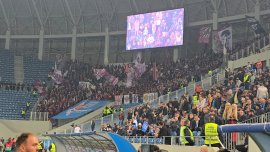 Atmosfer? de derby veritabil la Universitatea Craiova – Rapid! Bannere ironice ale giule?tenilor: „Acest ‘ora?’ are (…)