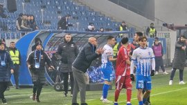 Marcel Bîrsan, faz? complicat? înc? din minutul 4 la U Craiova – FC Boto?ani. Oltenii au cerut eliminare, VAR nu a&nbsp;(…)
