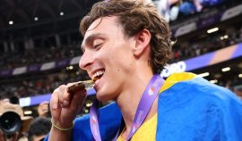 Armand Duplantis, primul om care a dep??it 6,30 metri la s?ritura cu pr?jina. Sportivul a luat medalia de aur la Tokyo