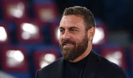 Roma – Genoa: De Rossi, întâmpinat cu un video emo?ionant ?i aplaudat de 65.000 de suporteri