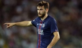PSG-Lens: Kvaratskhelia a ie?it de pe teren ?chiop?tând, un meci cu multe accident?ri, dar încheiat cu 2-0 pentru Paris