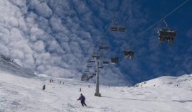 Unde se afl? una dintre cele mai periculoase pârtii de schi din lume. I se spune „Zidul” | VIDEO