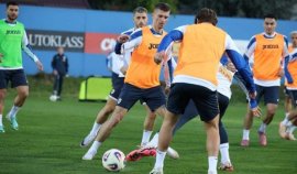 Lotul României pentru meciul decisiv cu Austria. ?ase fotbali?ti n-au fost opri?i de Mircea Lucescu