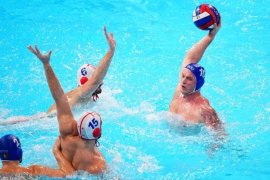 „Tricolorii” au pierdut clar cu Grecia, la Europenele de la Belgrad. Na?ionala de polo a României s-a calificat la&nbsp;(…)