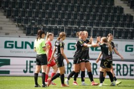 Juc?toare filmate pe ascuns în vestiar ?i la du?uri, în Austria: „Odios, s-a dep??it orice limit?”