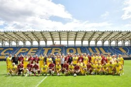 Petrolul ?i Rapid au încins la Ploie?ti un meci demonstrativ, reeditare a finalei Cupei României din 1995. Show (…)