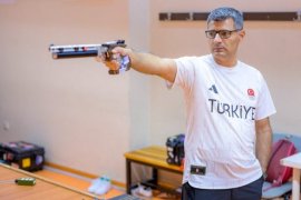Sportivul turc care a devenit viral la Olimpiad? revine. Apari?ie memorabil? a lui Yusuf Dikec la Campionatul (…)