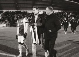 Scene sfâ?ietoare pe stadionul lui Ajax, dup? ce iubita fotbalistului a pierit într-un accident