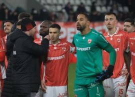 Florin Prunea nu l-a menajat pe Devis Epassy dup? ce a „comis-o” cu Petrolul: „Dubl? gre?eal?!”